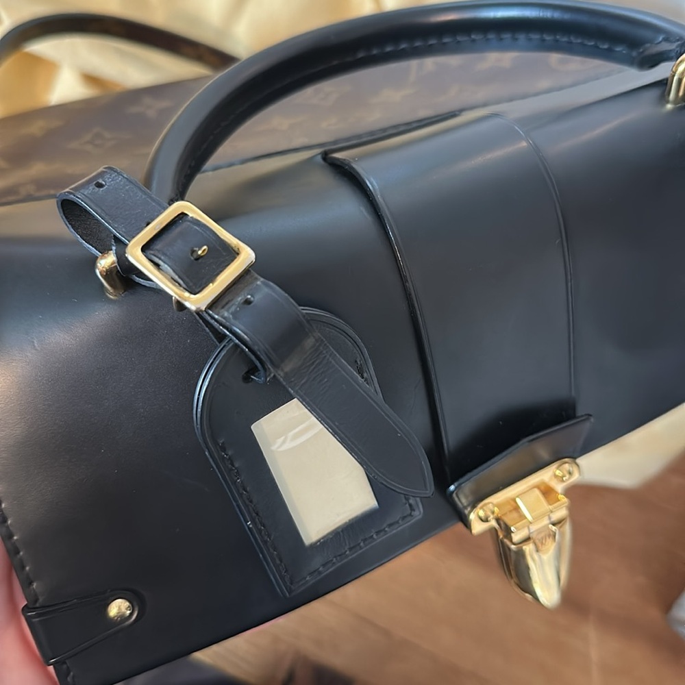 Louis Vuitton LV Monogram One Handle MM - Picture 14 of 16
